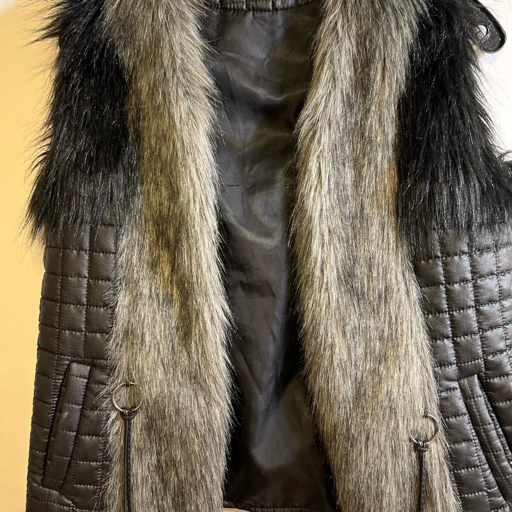 Elegant Faux Fur Women's Teddy Jacket - Black and Brown